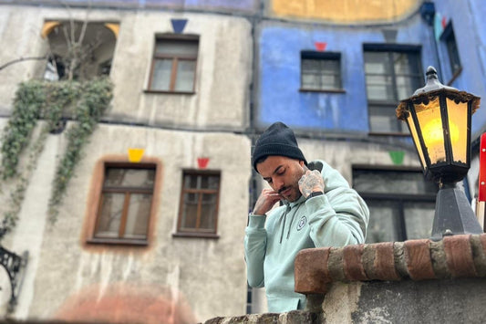 Hoodie Bordado y Espalda Luna - Howl West