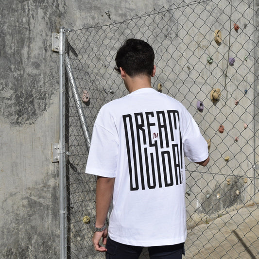 Camiseta oversize blanca talla S modelo mide 176