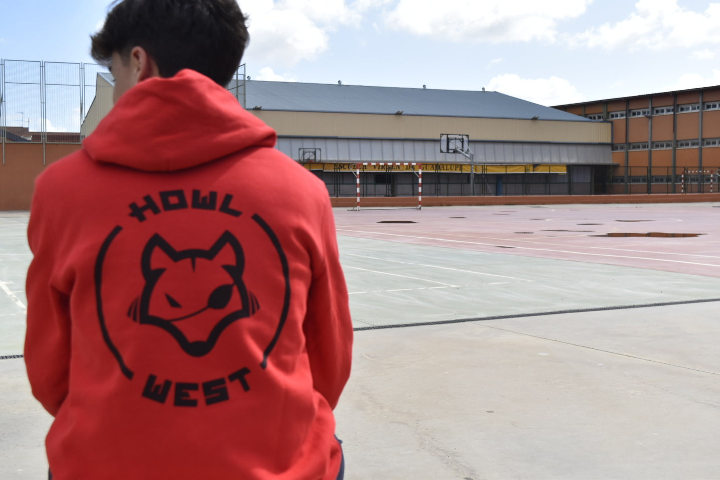 Hoodie Bordado y Espalda Luna - Howl West