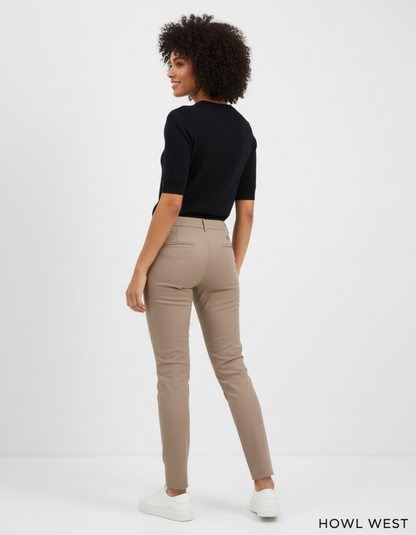 Pantalón Chino Urban Sostenible corte femenino Howl West